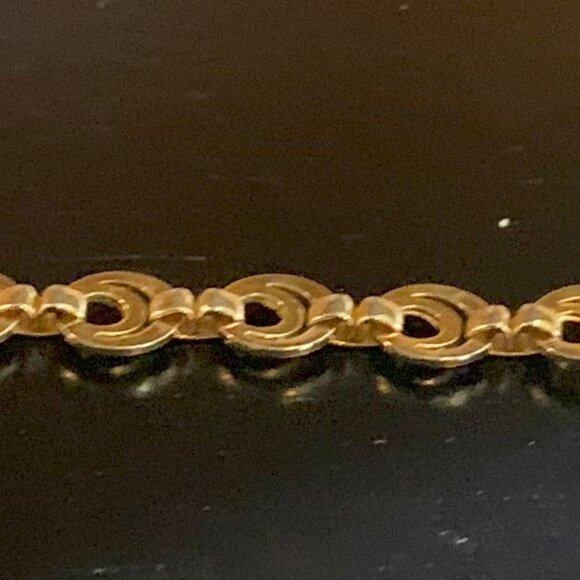 SET OF 4 VINTAGE MONET GOLD TONE BRACELETS, BANGLE,  SNAP ON, 2 LINKED, JEWELERY - Picture 6 of 8